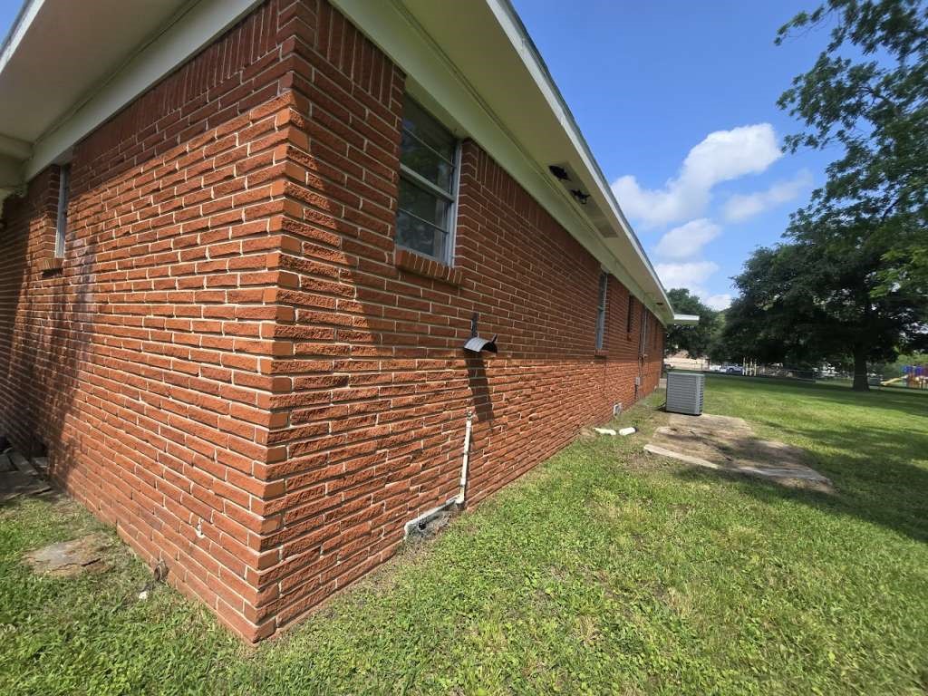 1824 Magnolia Street Property Photo 3
