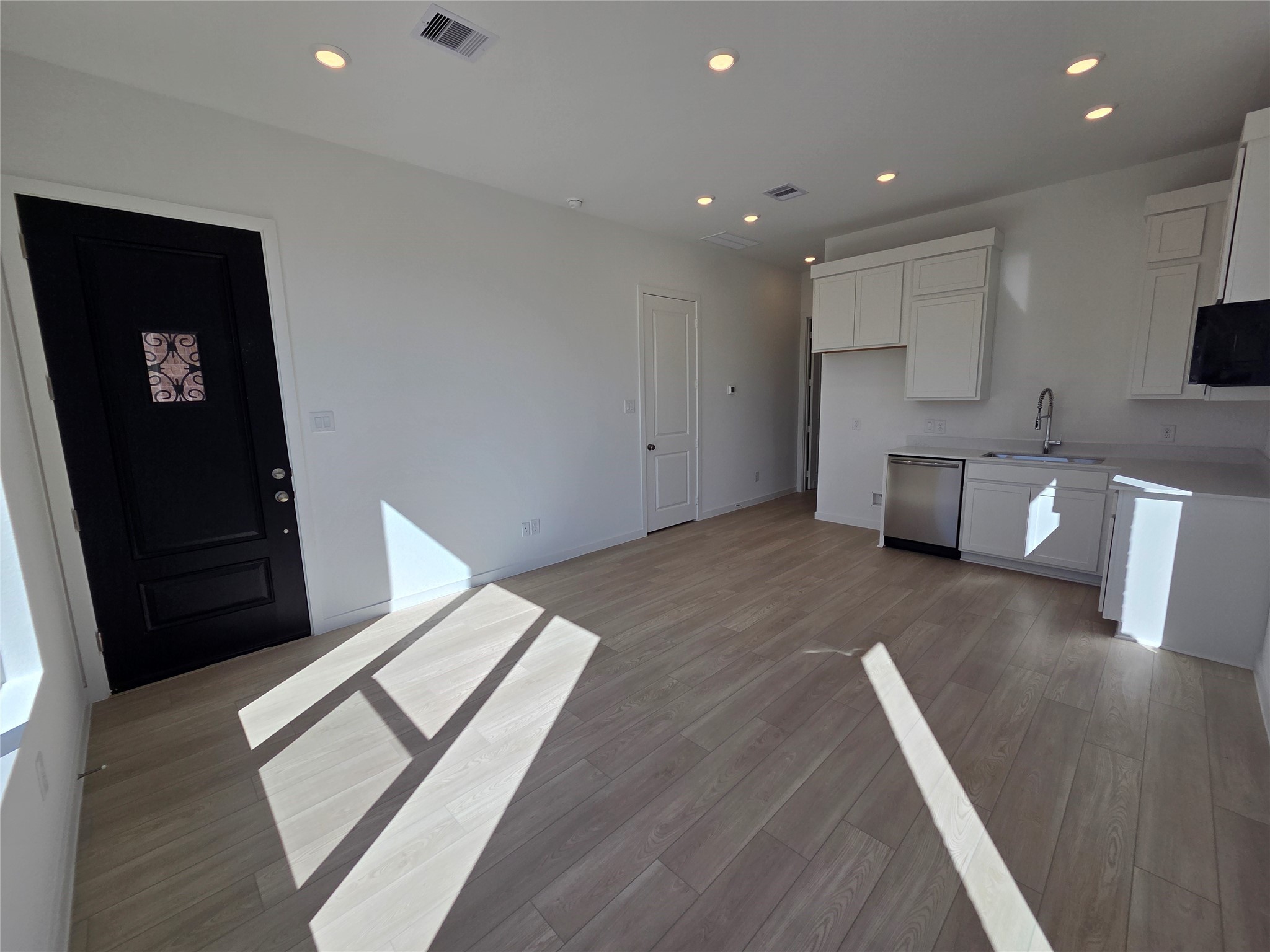 2204 Vargas Street Property Photo 9