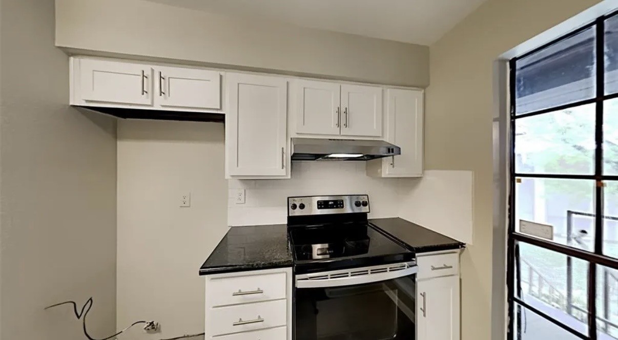 10912 Gulf Freeway 12 Property Photo 4