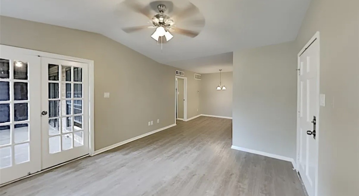 10912 Gulf Freeway 12 Property Photo 6