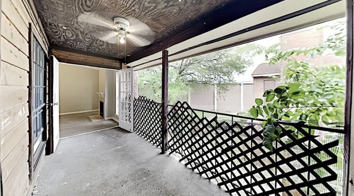 10912 Gulf Freeway 12 Property Photo 8