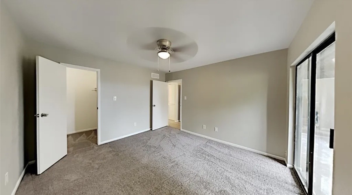 10912 Gulf Freeway 12 Property Photo 9