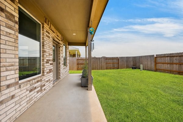 22007 Maddaloni View Drive Property Photo 4