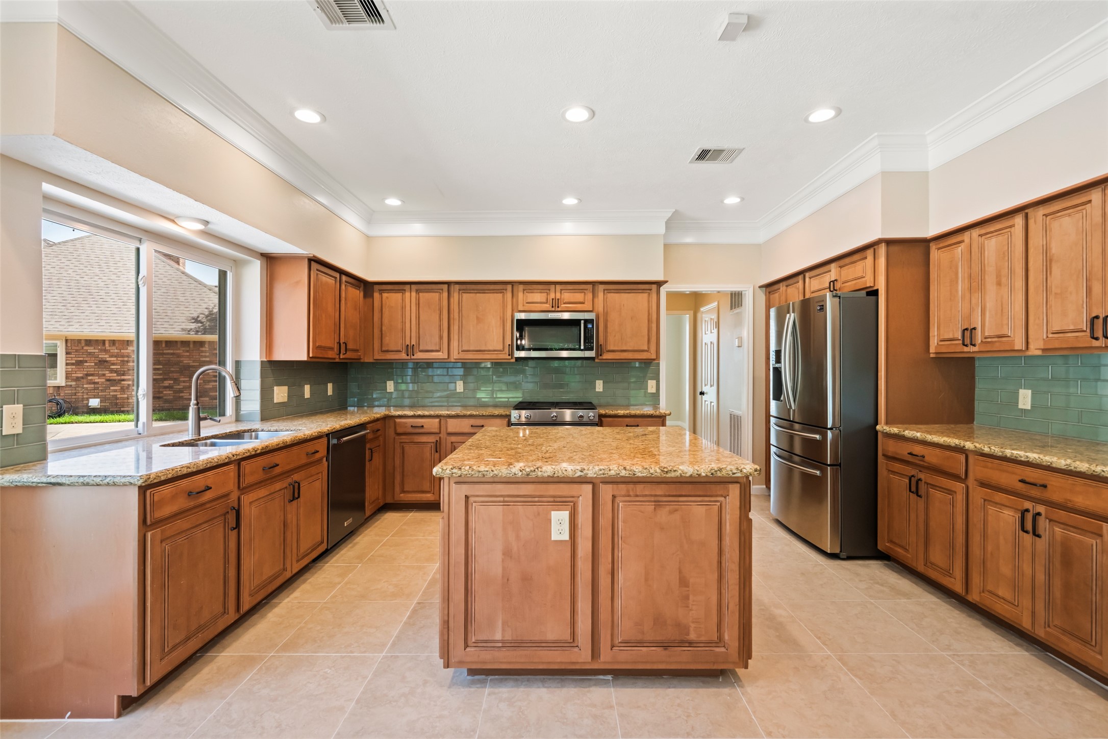 2123 Riverside Drive Property Photo 1