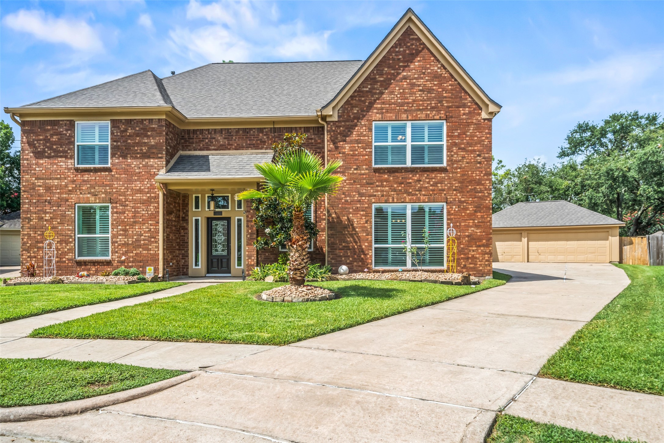 2123 Riverside Drive Property Photo 2