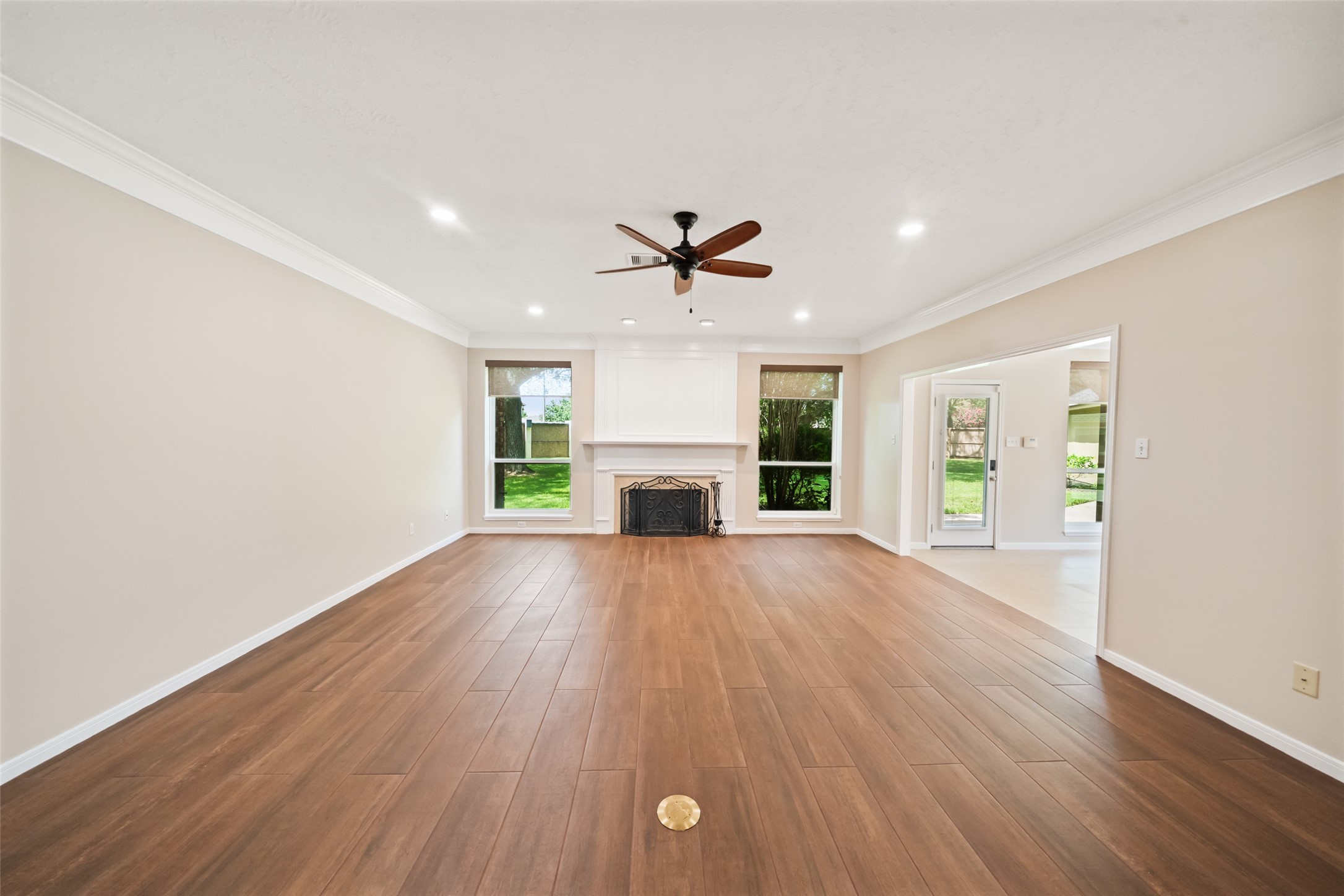 2123 Riverside Drive Property Photo 4