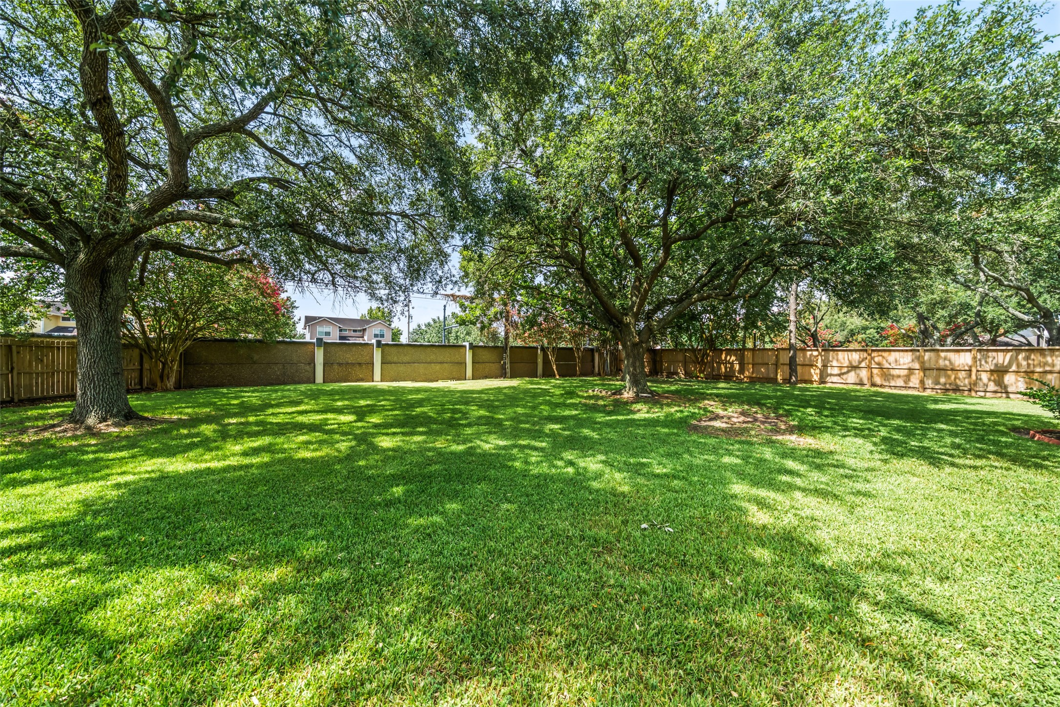 2123 Riverside Drive Property Photo 6