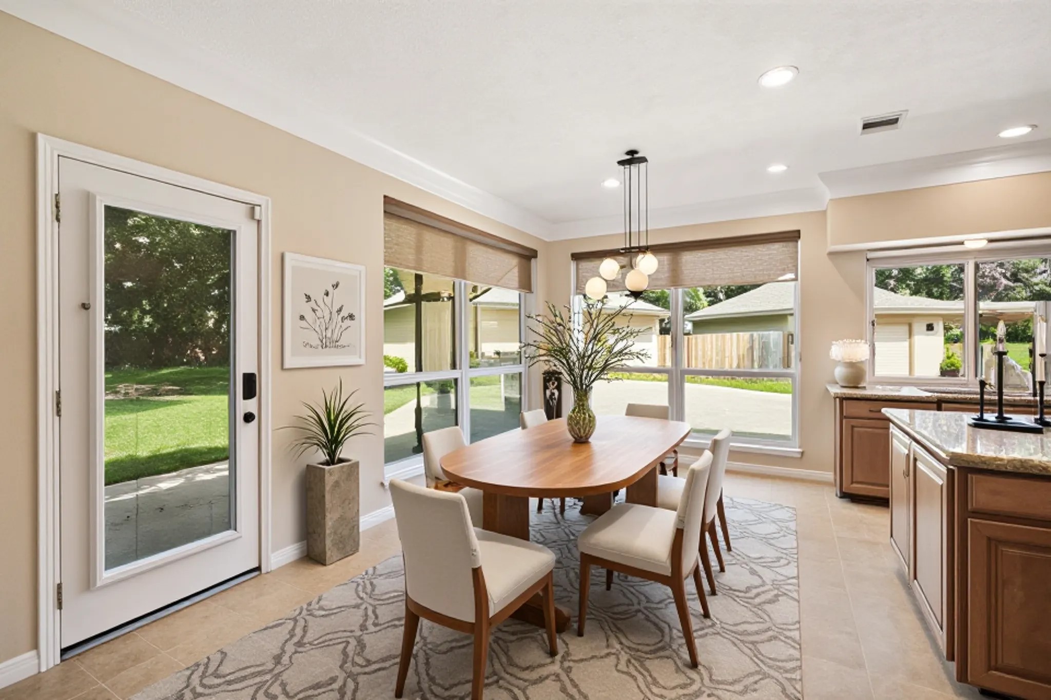 2123 Riverside Drive Property Photo 7