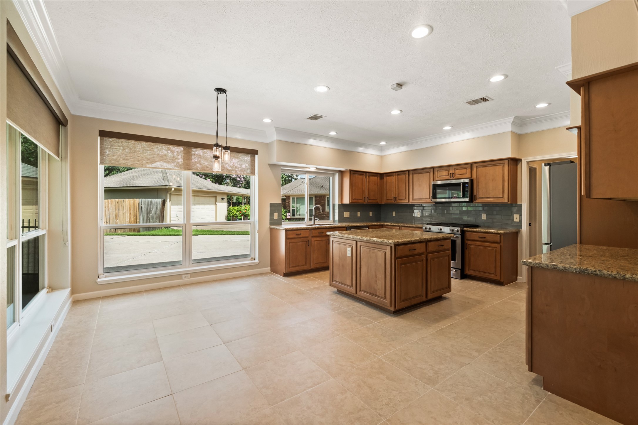 2123 Riverside Drive Property Photo 14