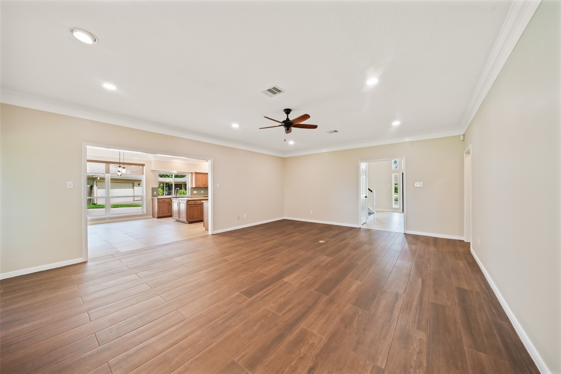 2123 Riverside Drive Property Photo 16