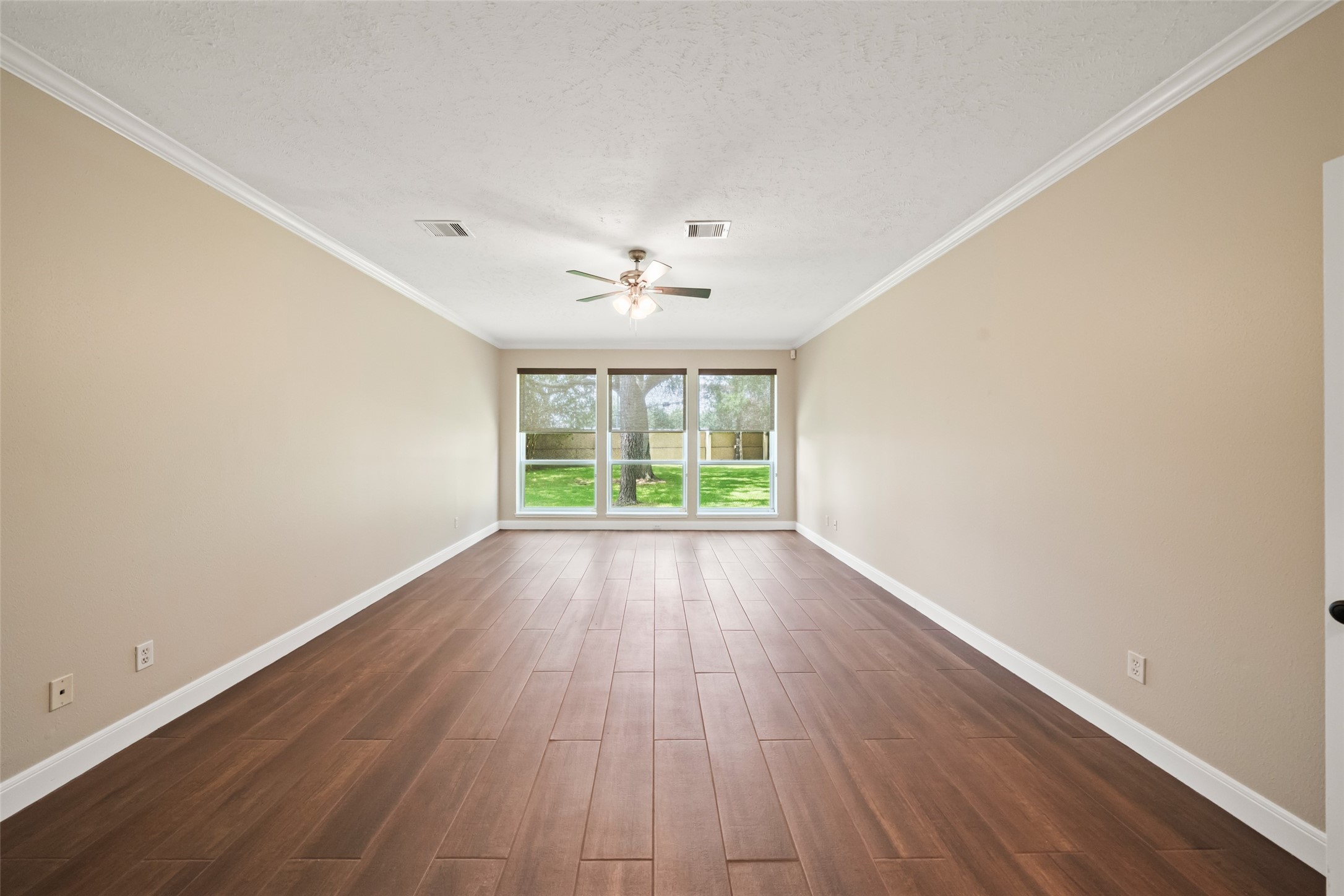 2123 Riverside Drive Property Photo 18