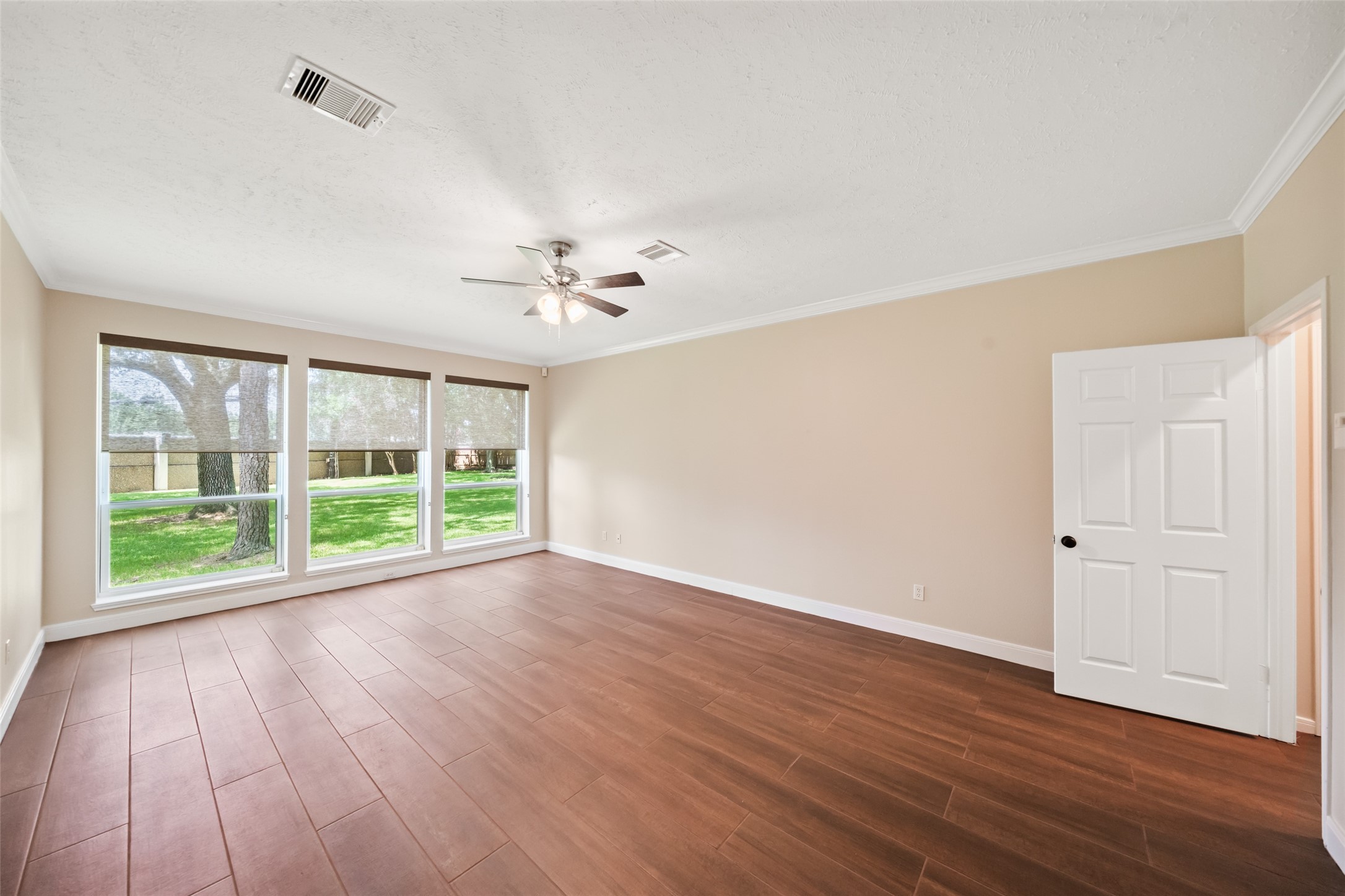 2123 Riverside Drive Property Photo 20