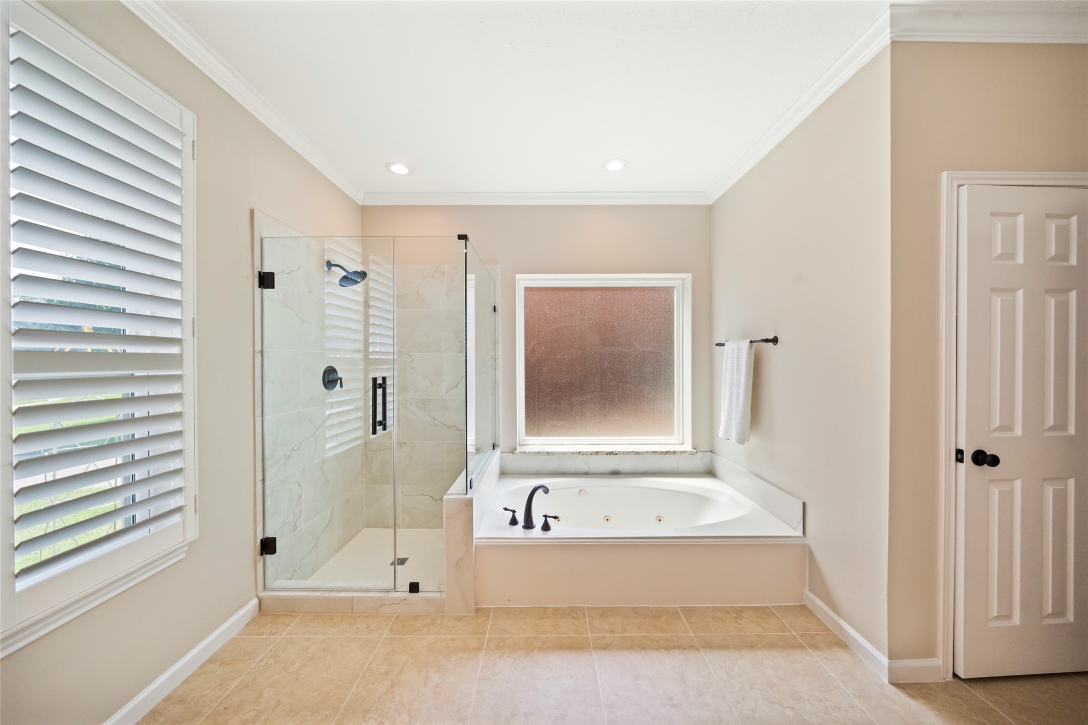 2123 Riverside Drive Property Photo 23