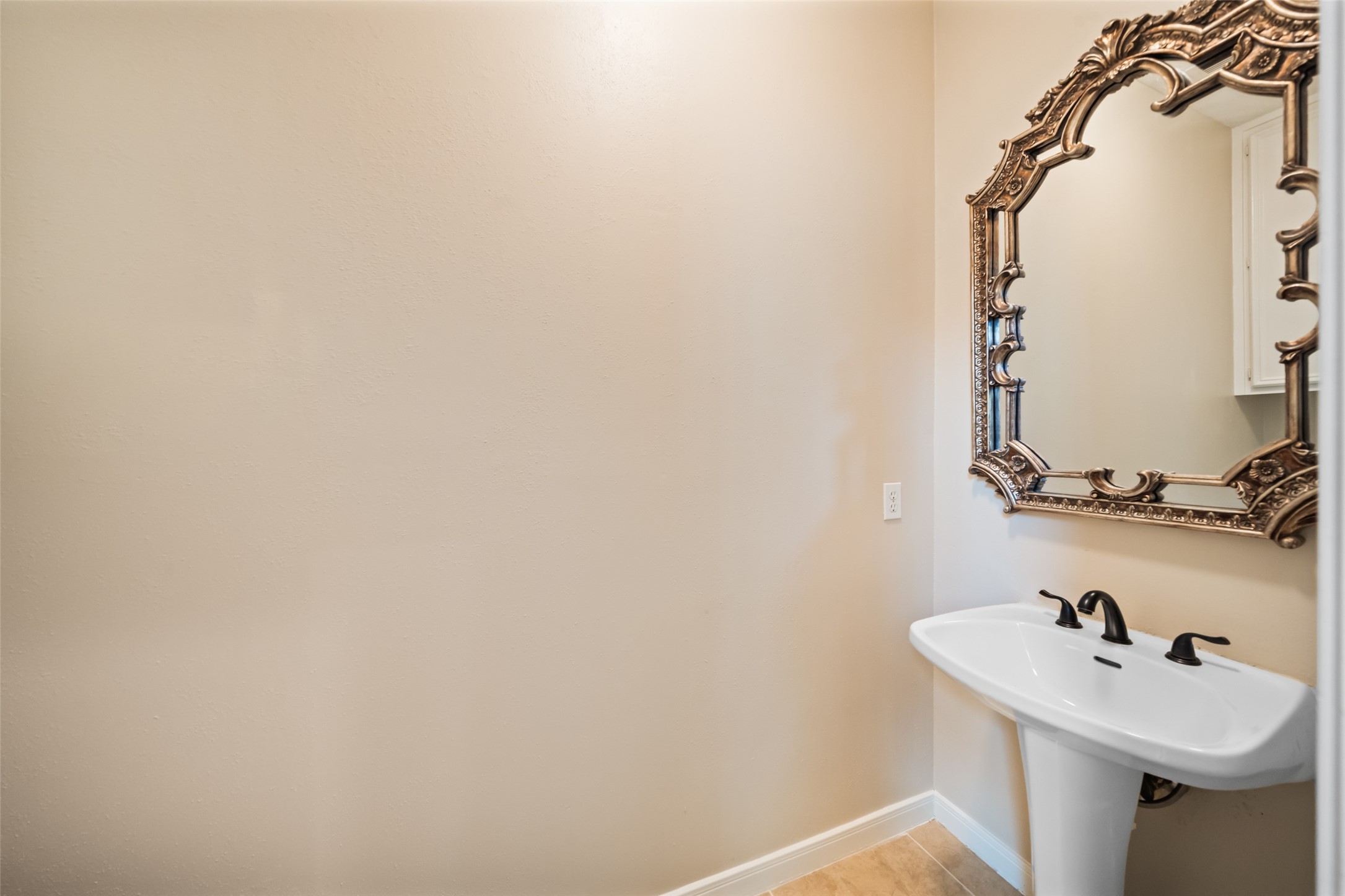 2123 Riverside Drive Property Photo 24