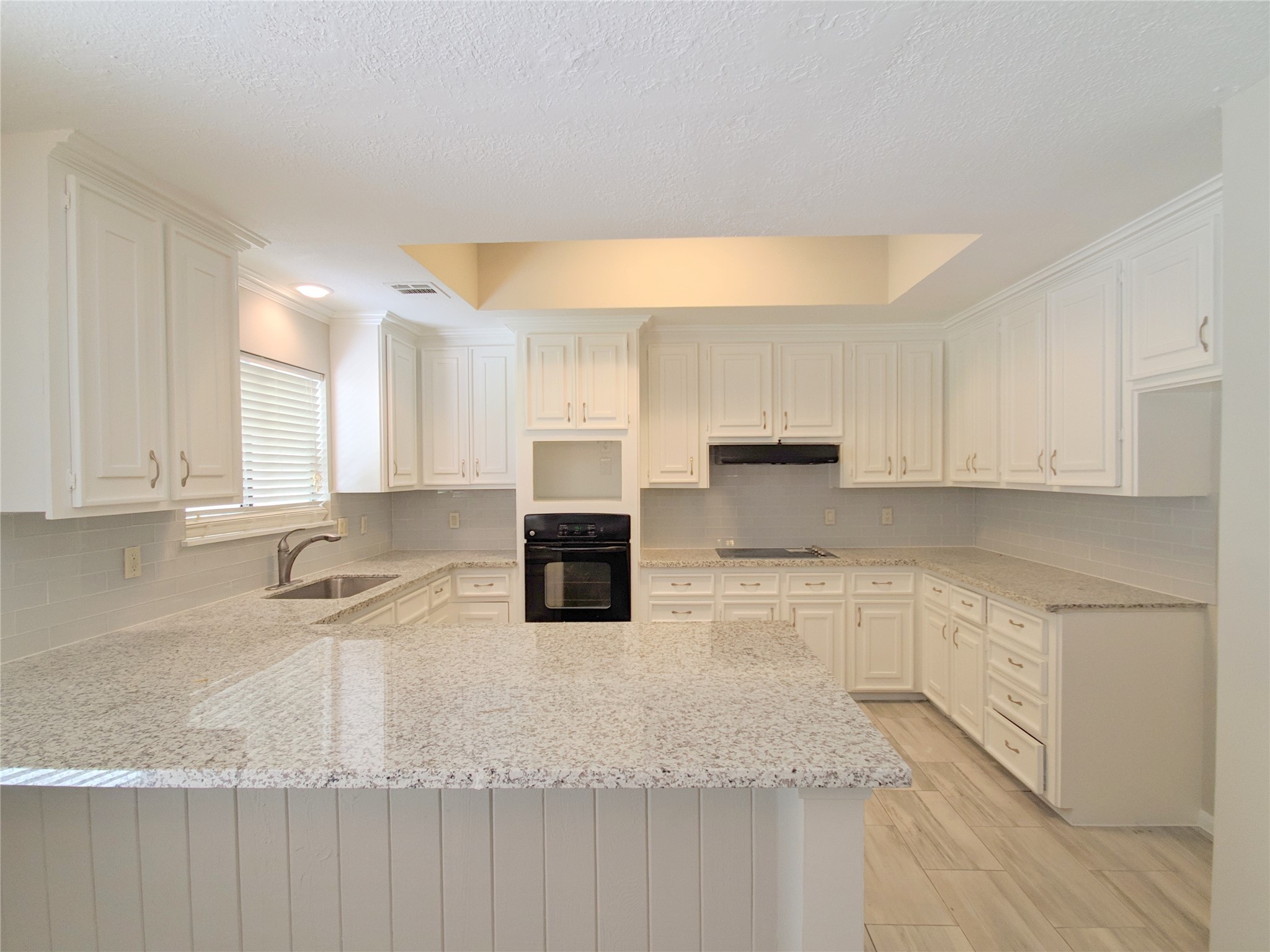 18918 Walden Forest Drive Property Photo 5