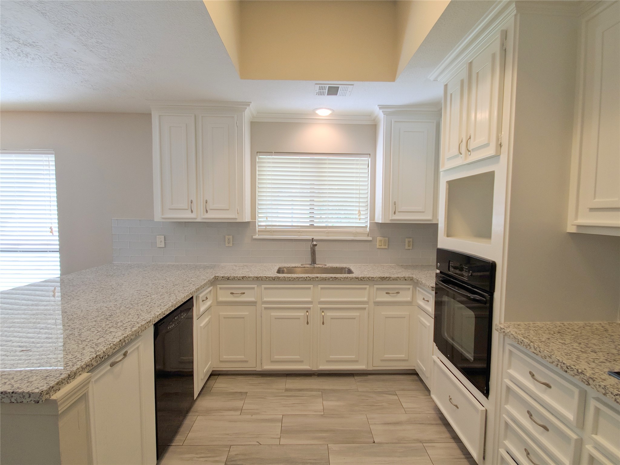 18918 Walden Forest Drive Property Photo 6