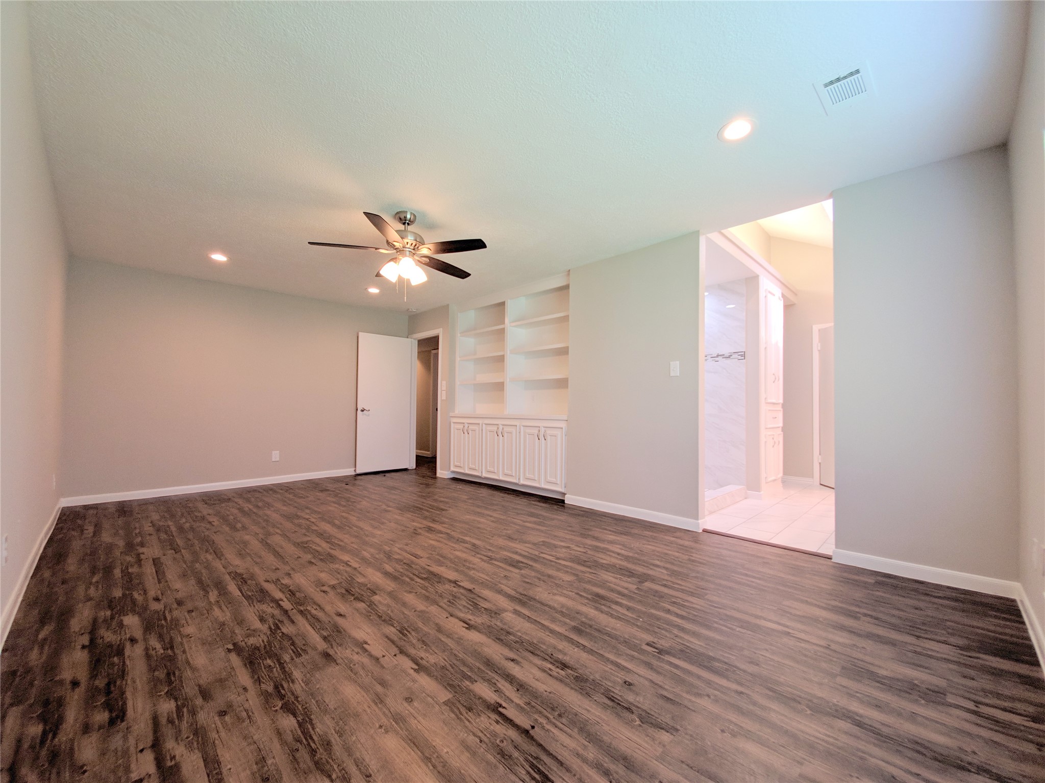 18918 Walden Forest Drive Property Photo 10