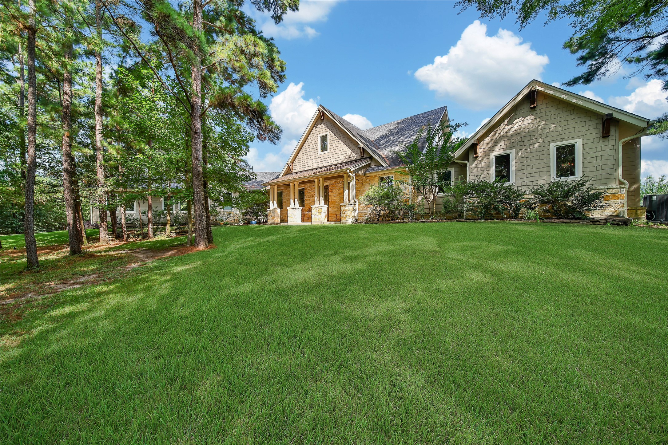 24016 Lakeview Way Property Photo 4