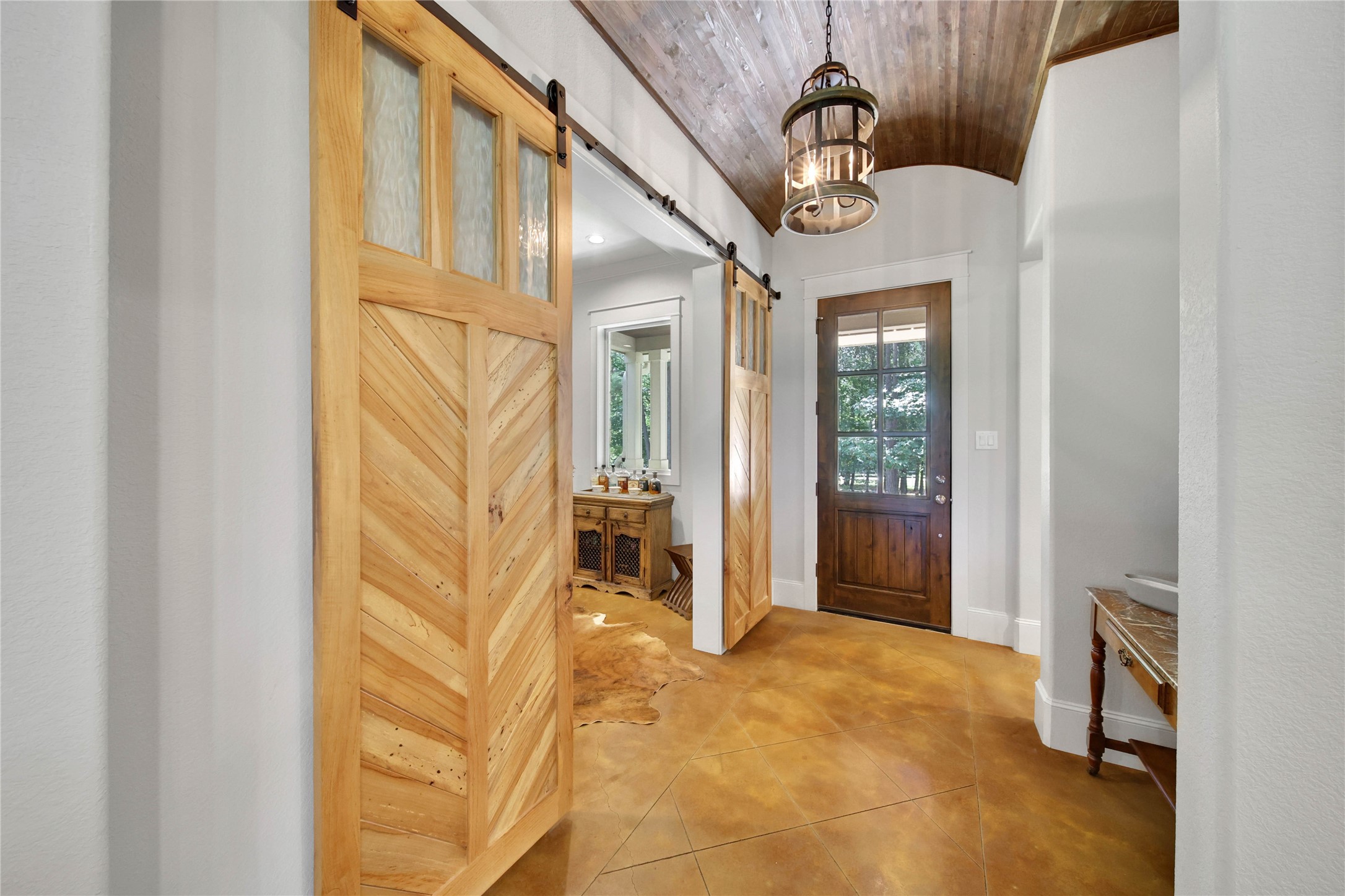 24016 Lakeview Way Property Photo 5