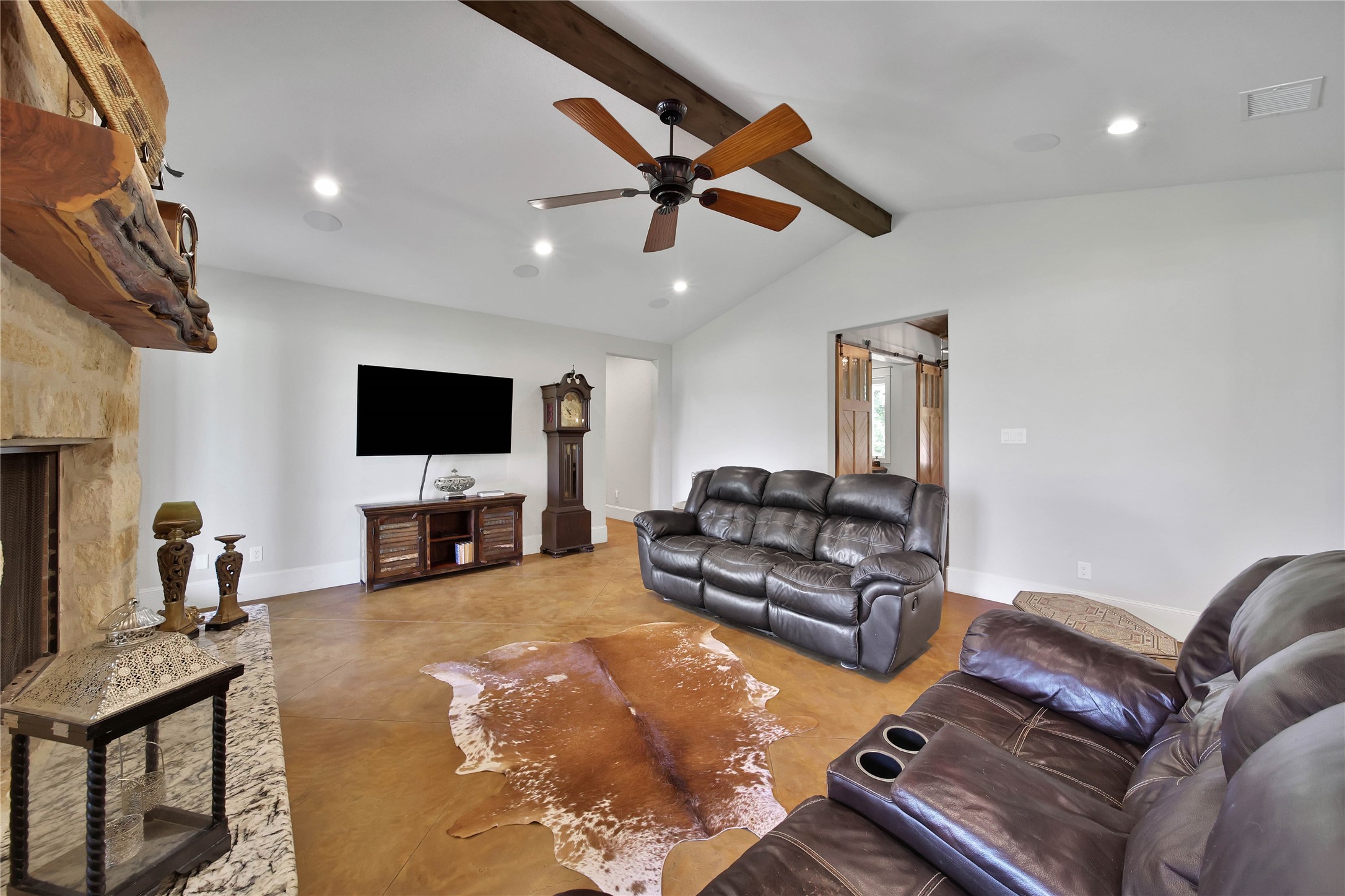 24016 Lakeview Way Property Photo 10