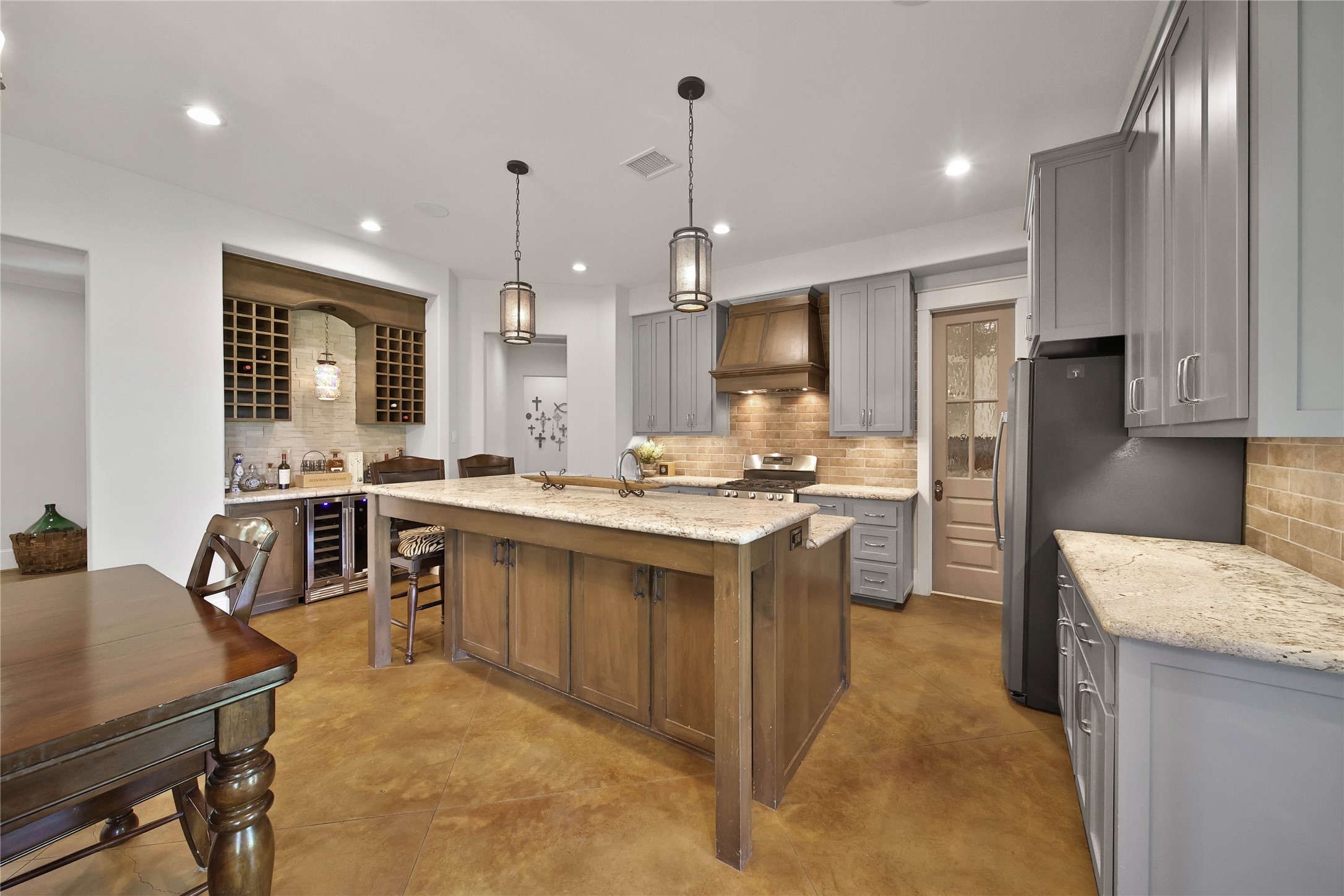 24016 Lakeview Way Property Photo 14