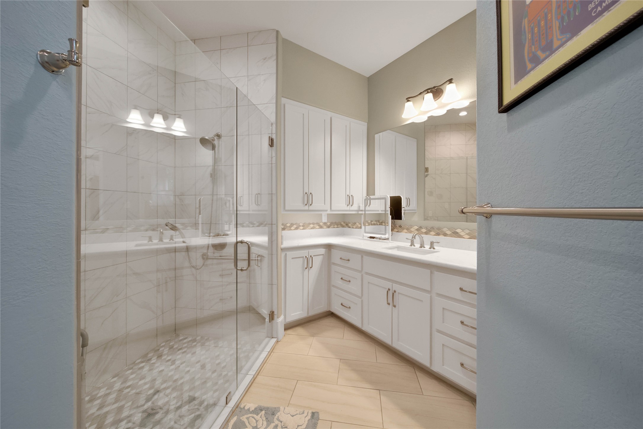 24016 Lakeview Way Property Photo 24