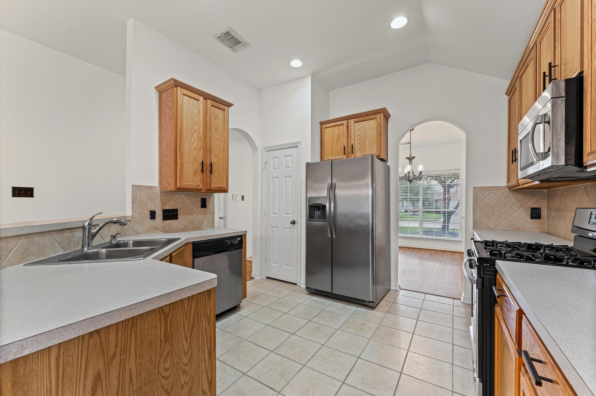 24911 Sandusky Drive Property Photo 9