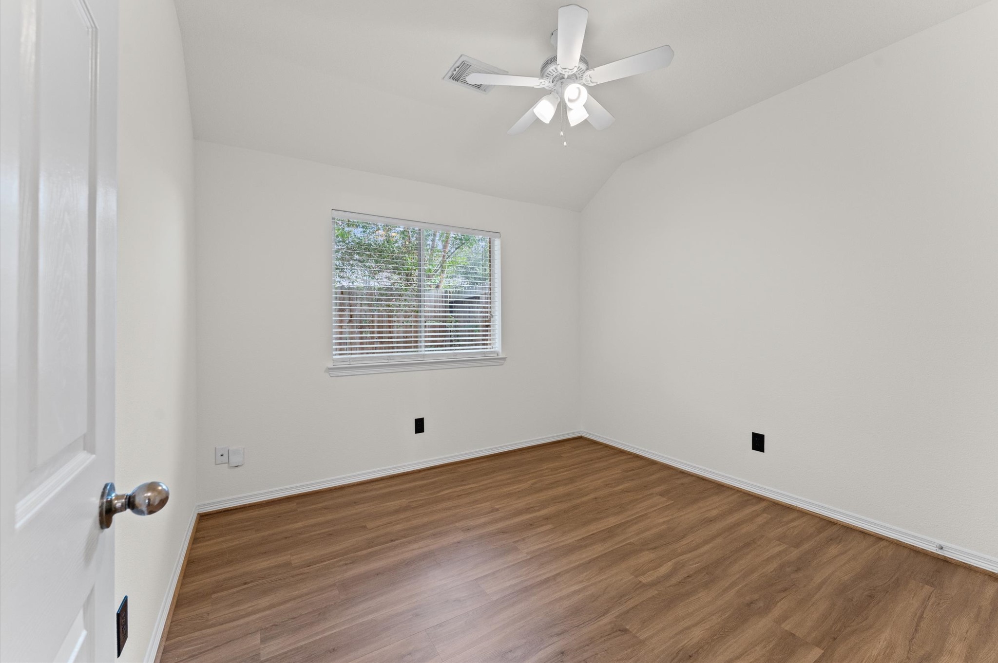 24911 Sandusky Drive Property Photo 16