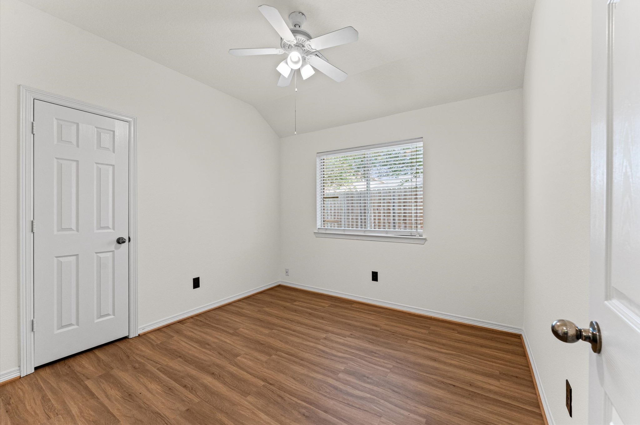 24911 Sandusky Drive Property Photo 17