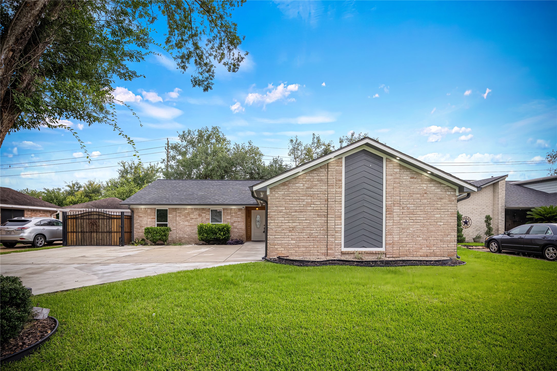 6822 Escondido Drive Property Photo 1