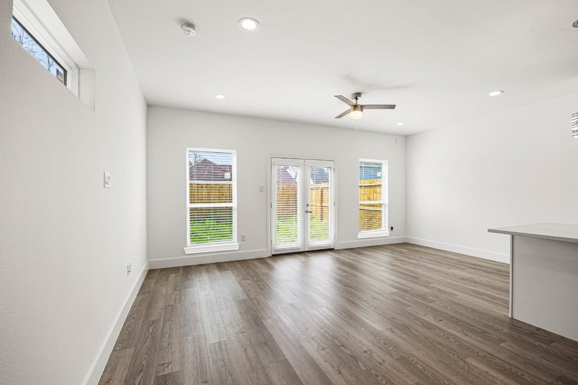 4512 Noble Street Property Photo 9
