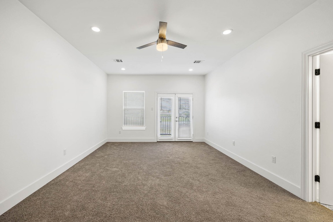 4512 Noble Street Property Photo 12