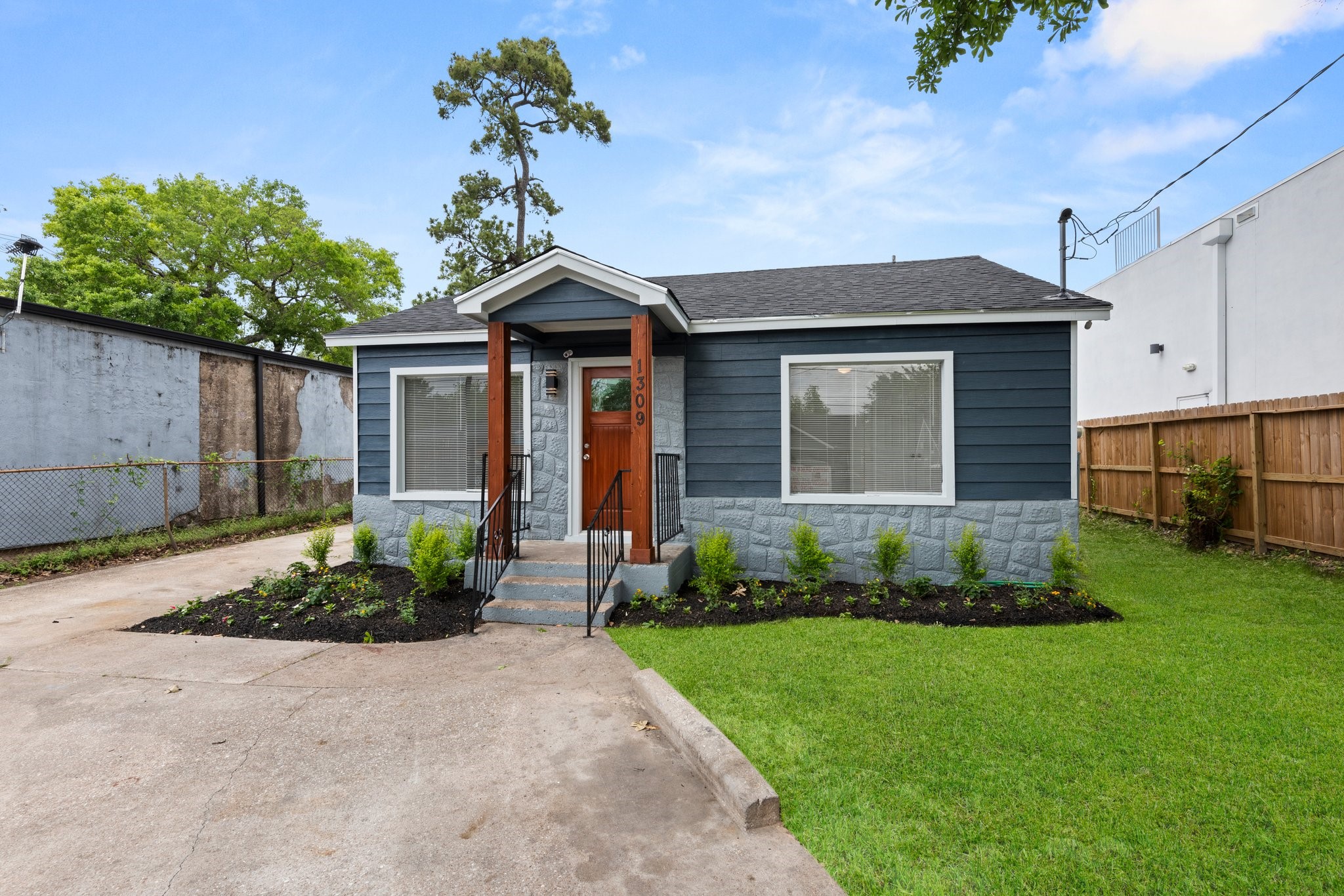 1309 Bragg Street Property Photo 3