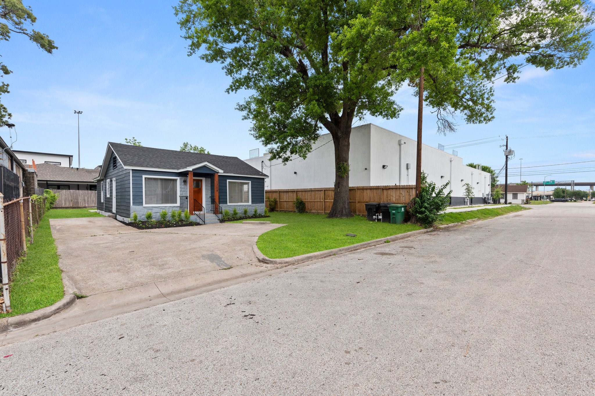 1309 Bragg Street Property Photo 4