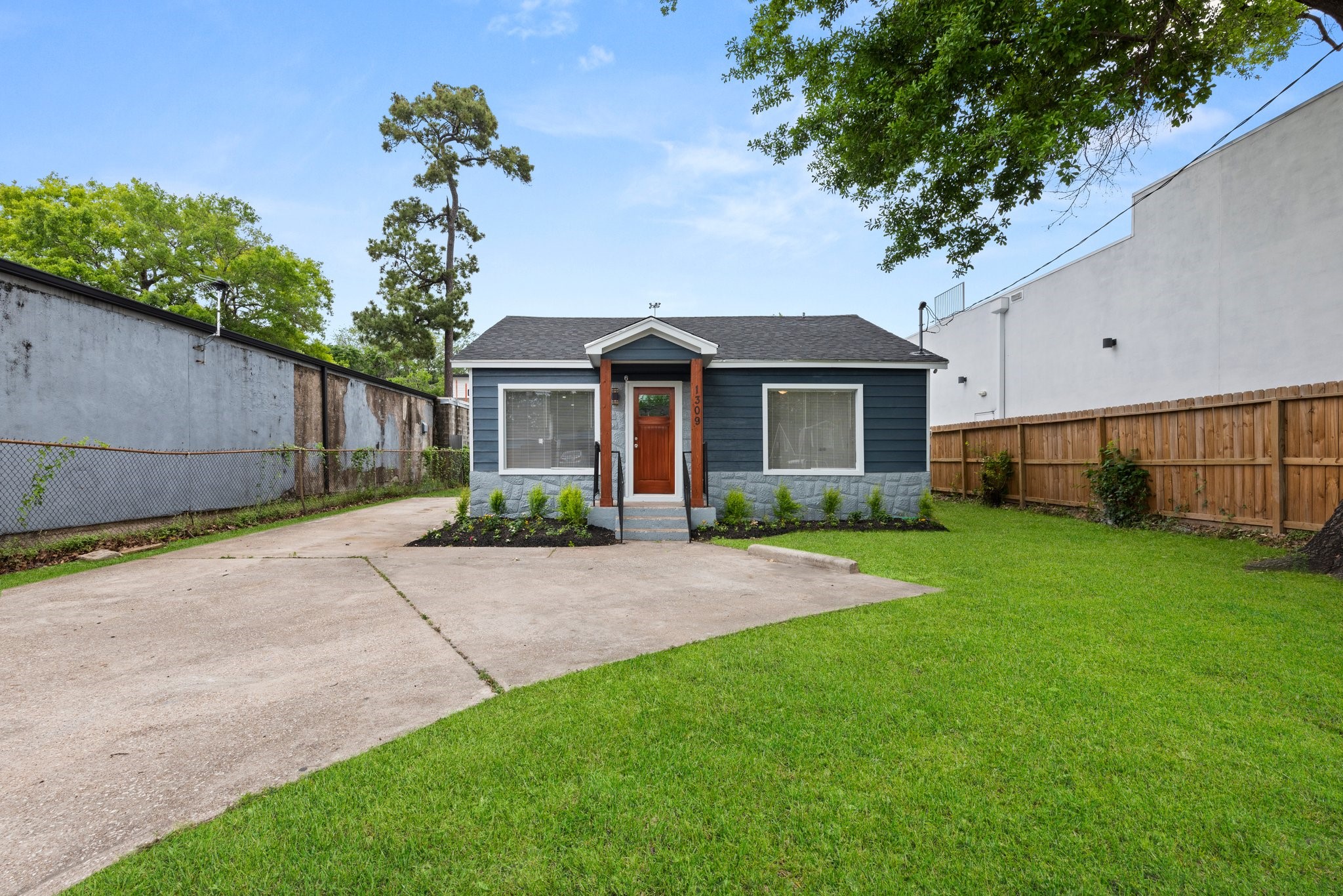 1309 Bragg Street Property Photo 5