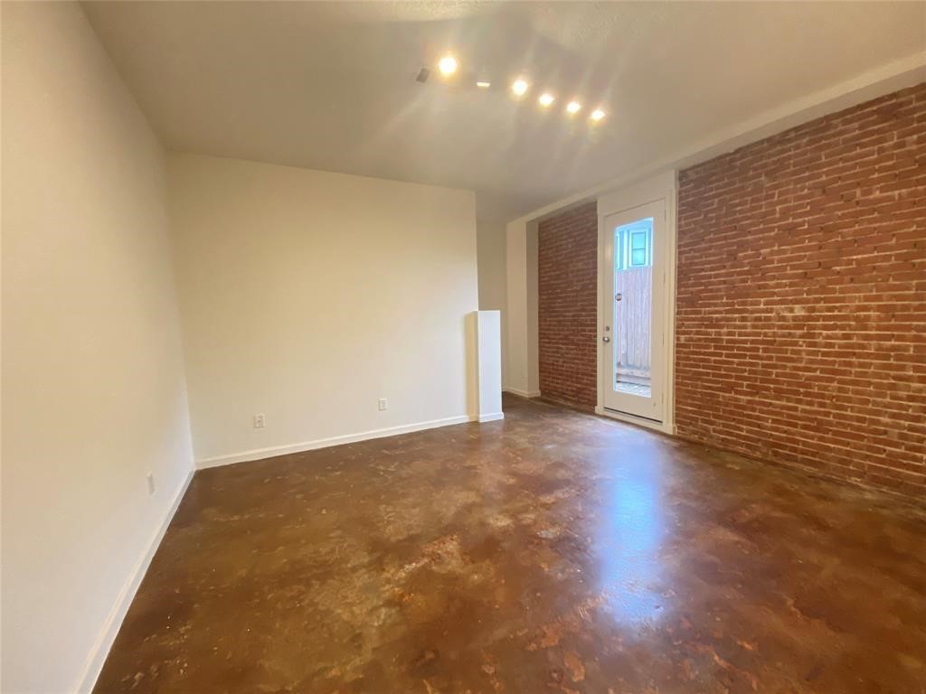 1112 Lawrence 7 Property Photo 1