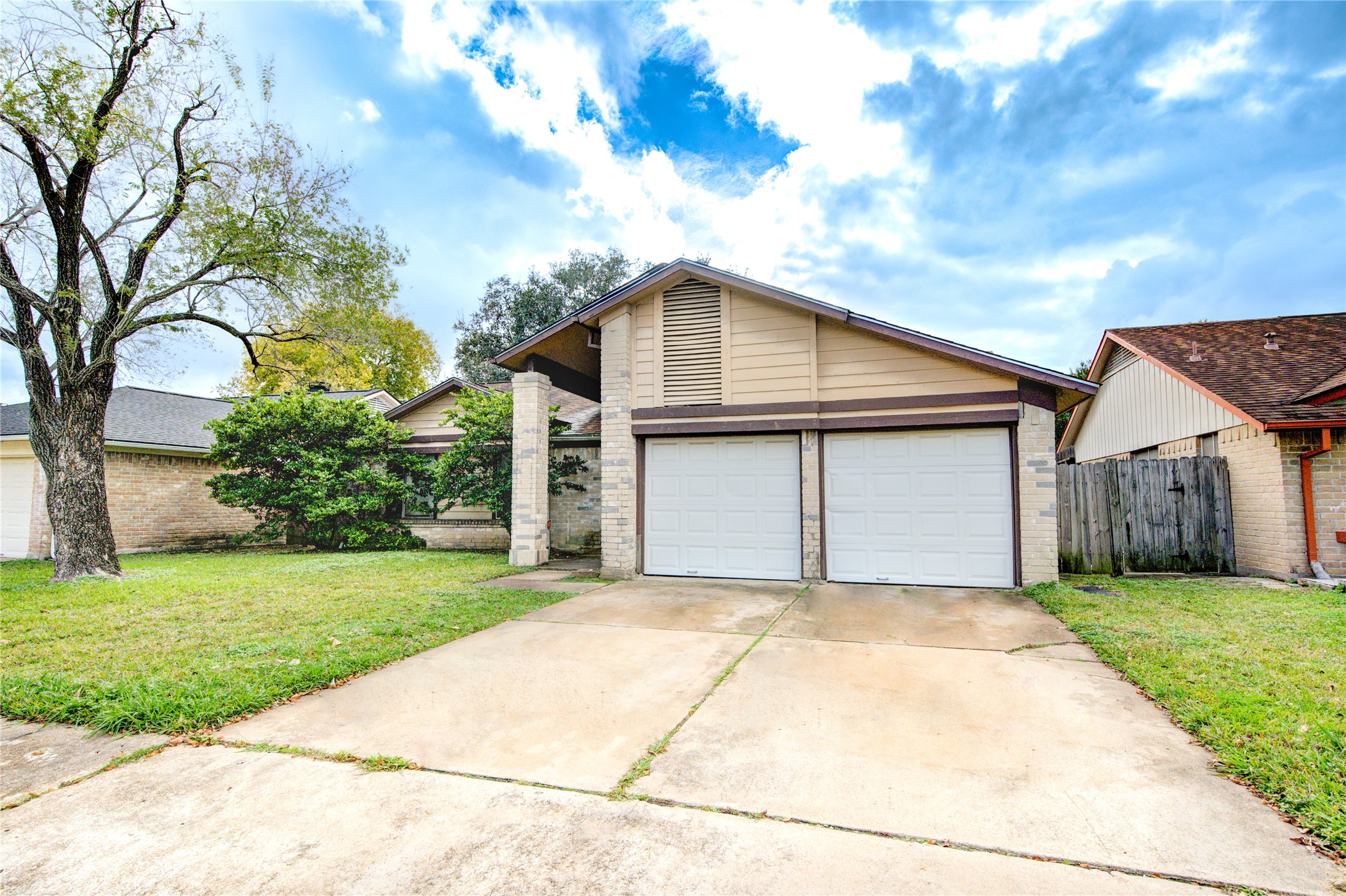 12023 Plumbrook Drive Property Photo 1