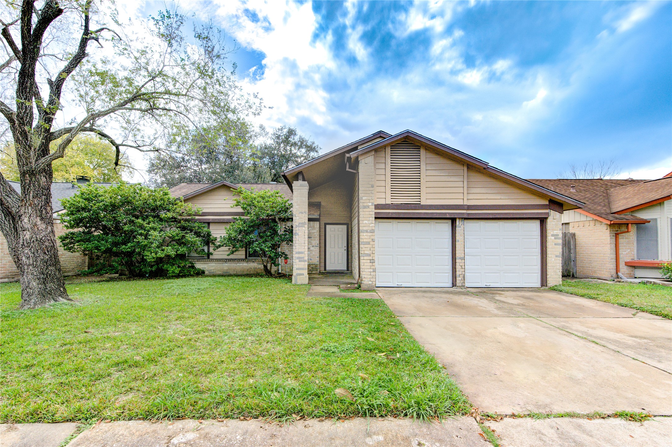 12023 Plumbrook Drive Property Photo 2