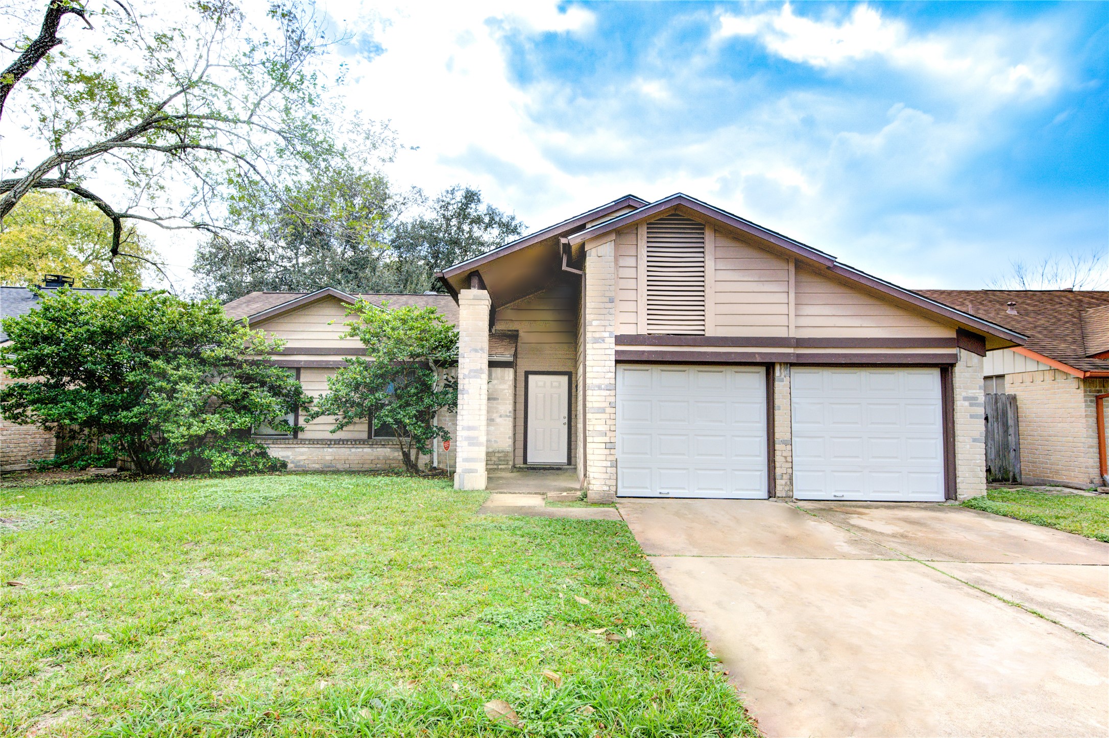 12023 Plumbrook Drive Property Photo 3