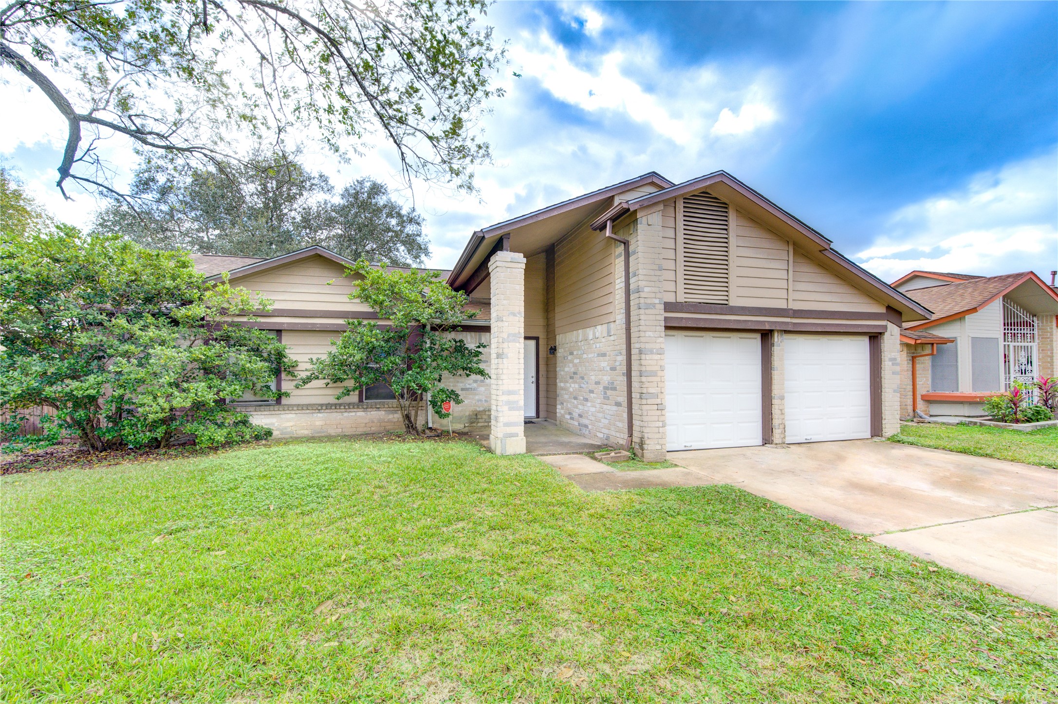 12023 Plumbrook Drive Property Photo 4