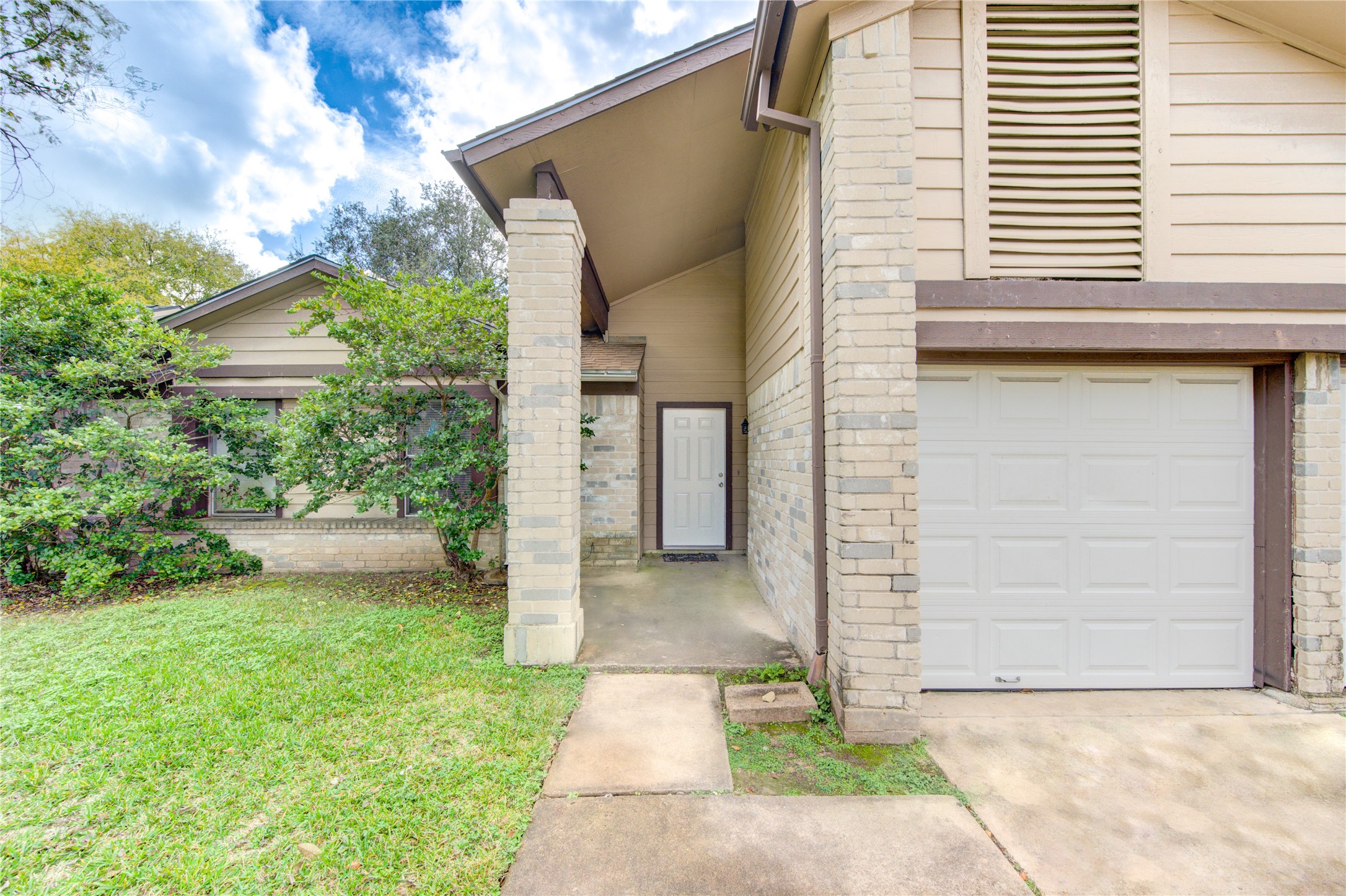 12023 Plumbrook Drive Property Photo 5