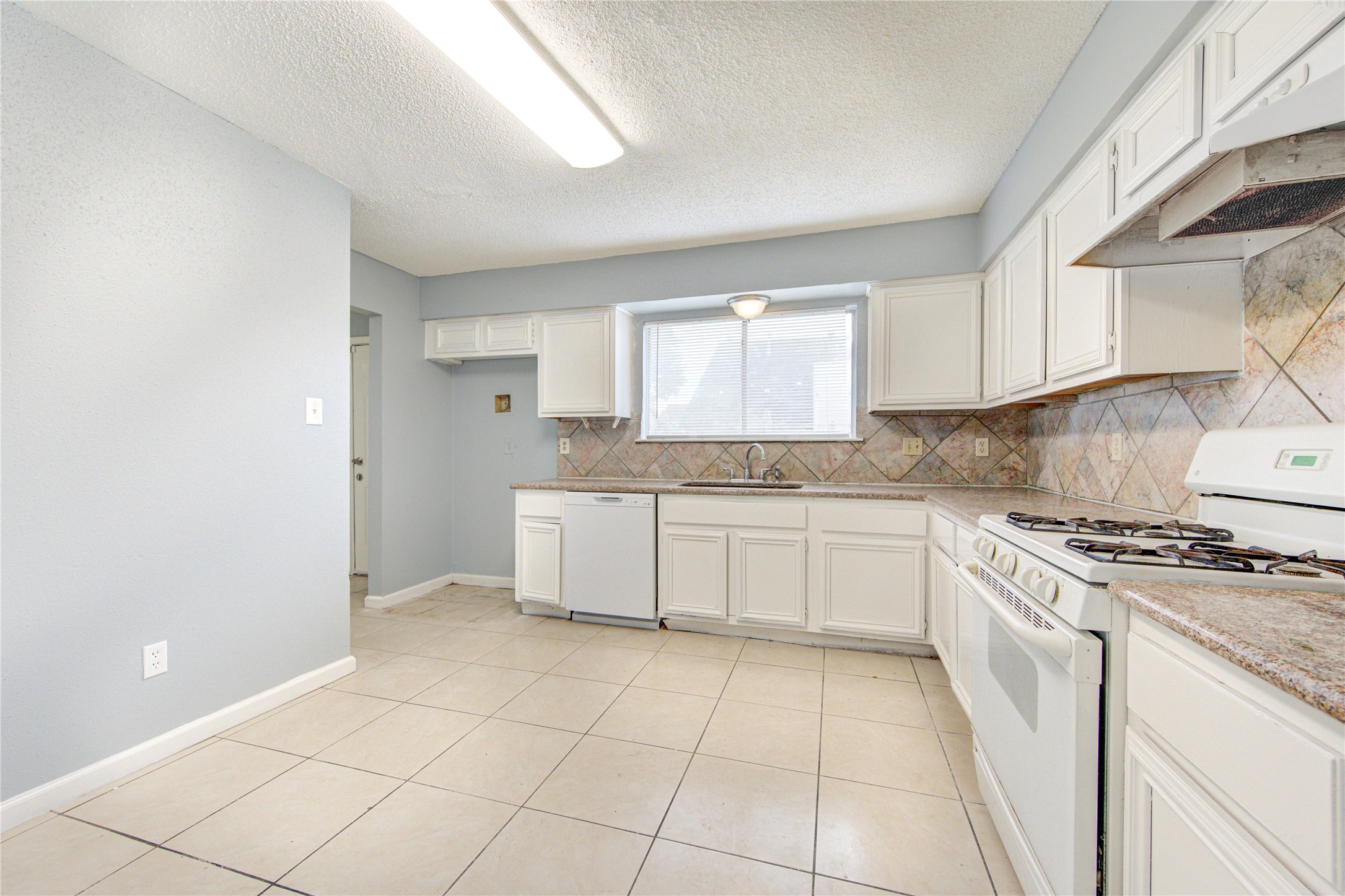 12023 Plumbrook Drive Property Photo 22