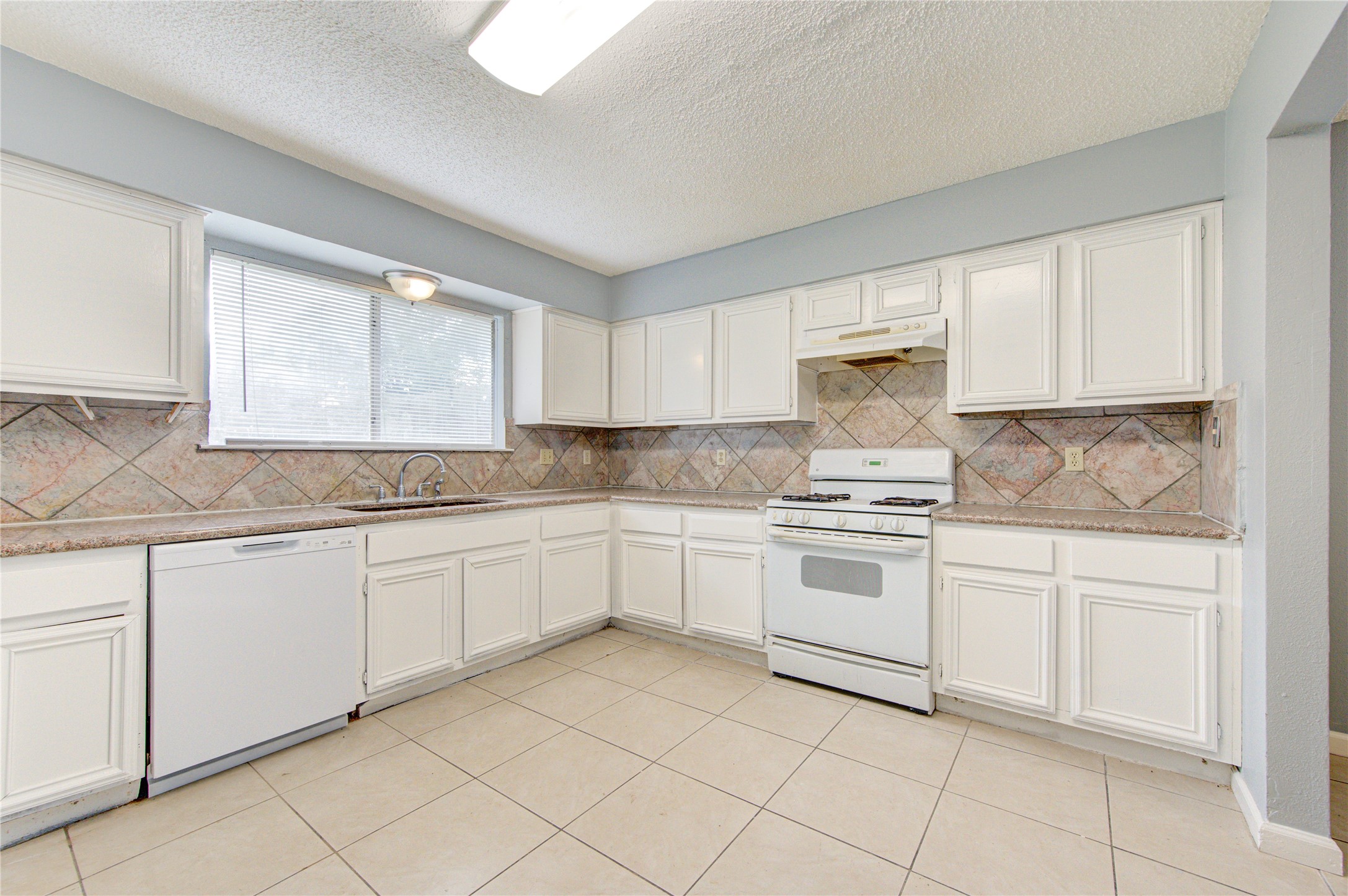 12023 Plumbrook Drive Property Photo 24