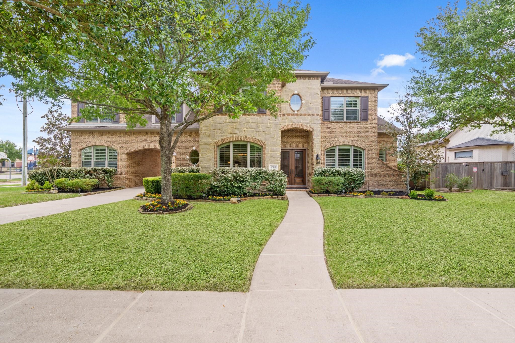 7303 Starry Night Property Photo 1