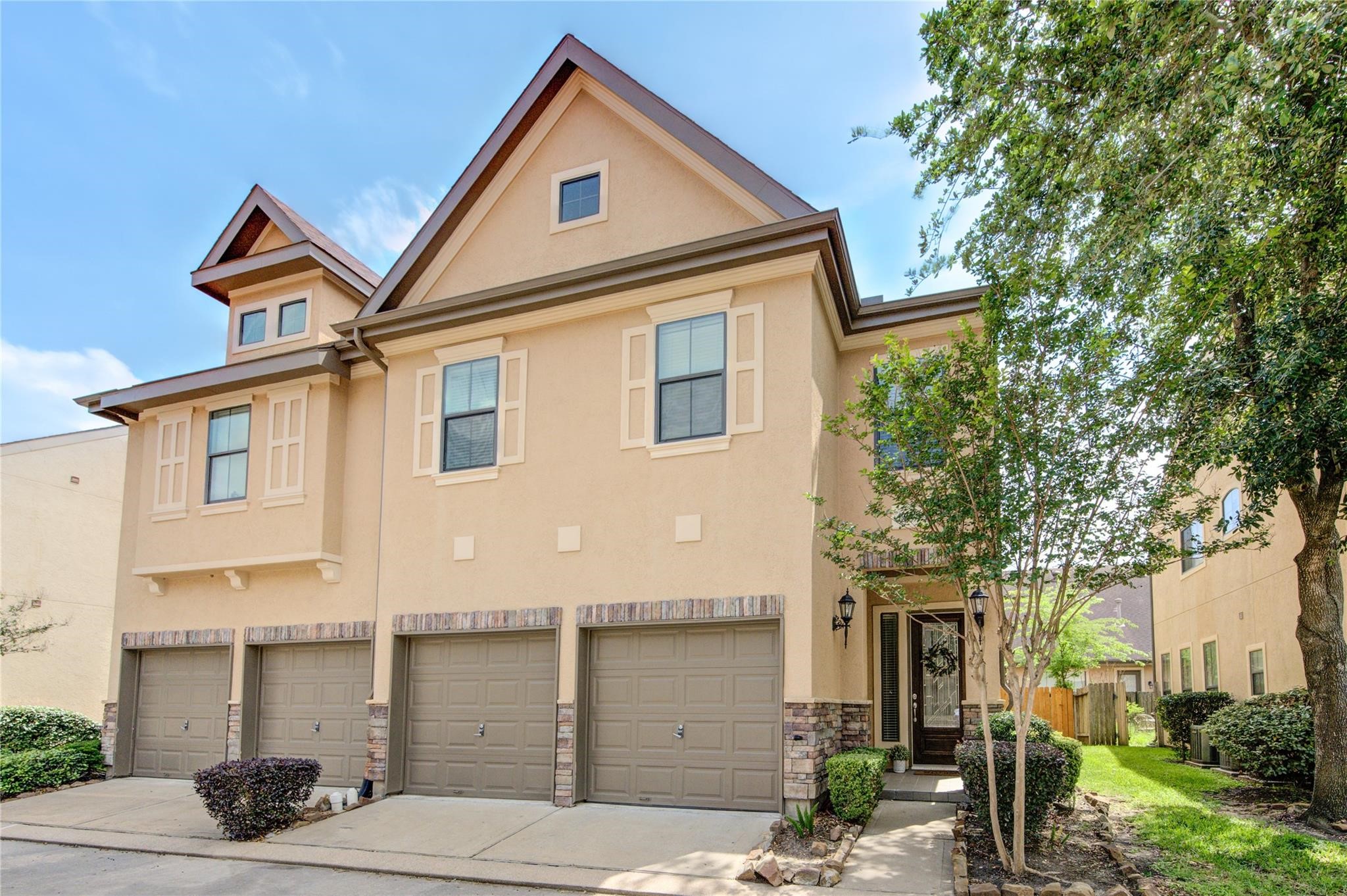 11623 Royal Oaks Crossing Property Photo 1