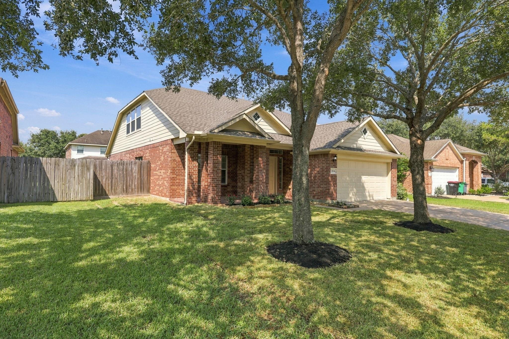 25206 Saber Oaks Drive, Richmond Tx 77406 Property Photo 3