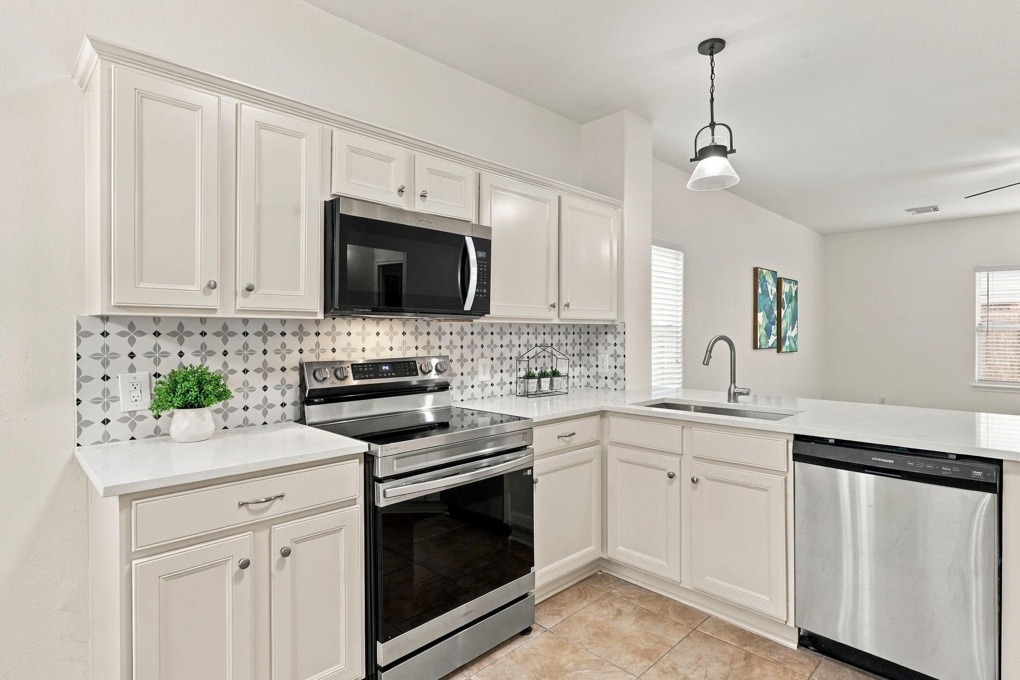 25206 Saber Oaks Drive Property Photo 12