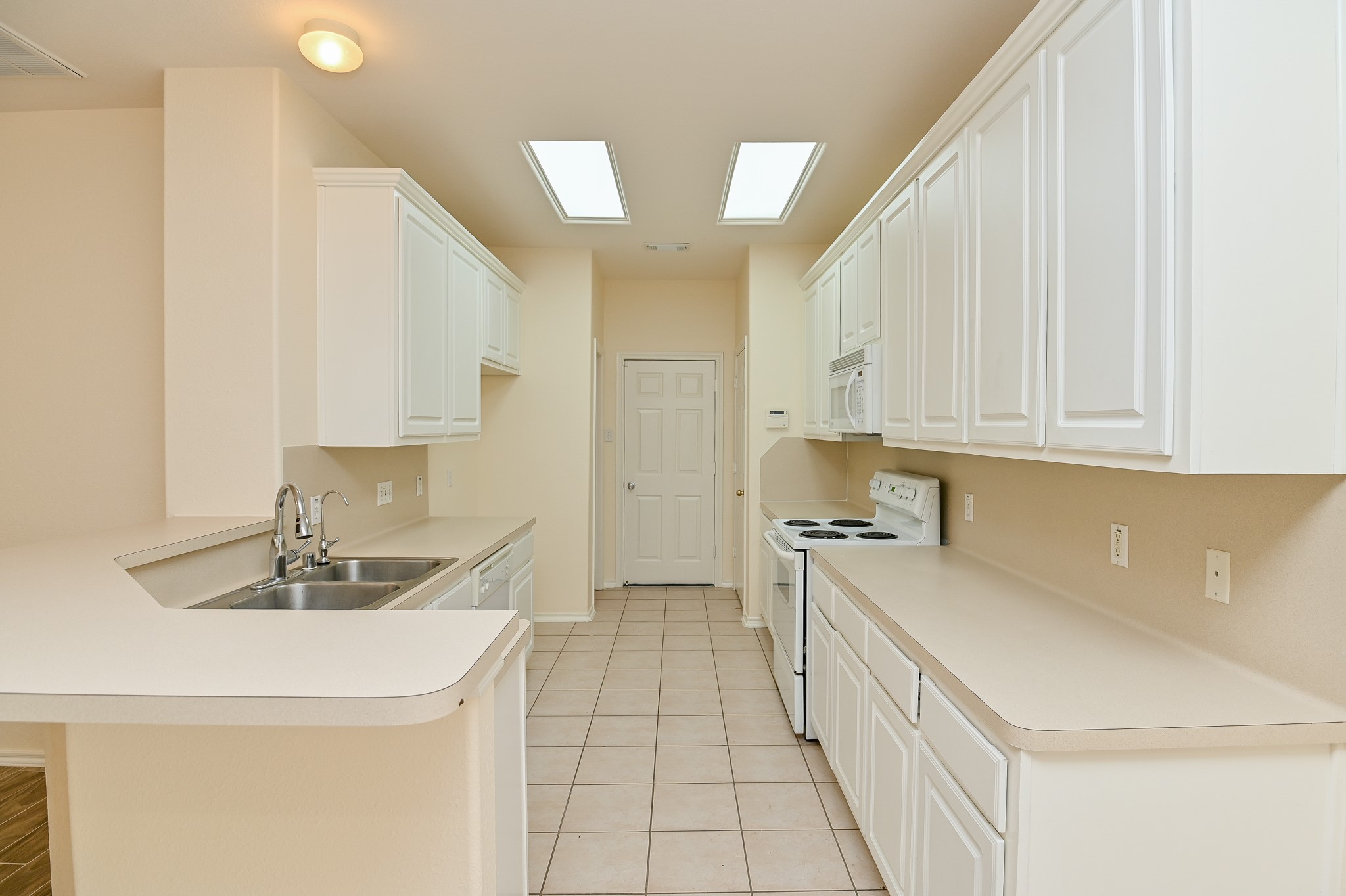16827 Bellmoor Lane Property Photo 9