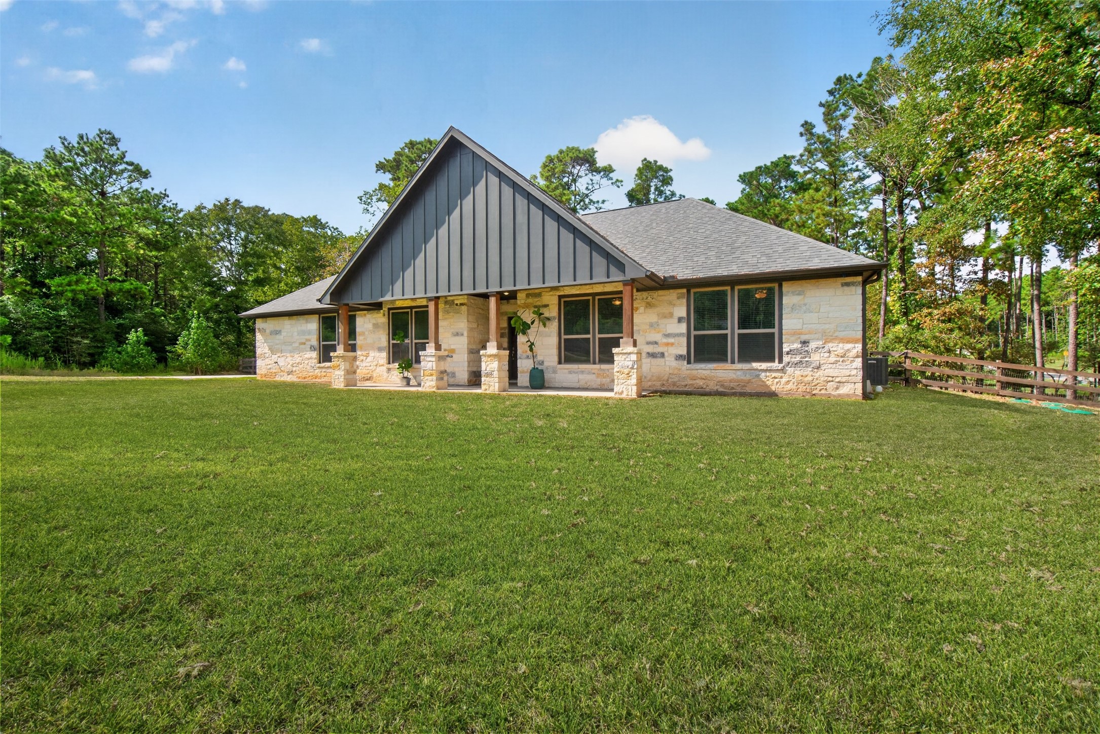 15741 Forest Grove Drive Property Photo 6