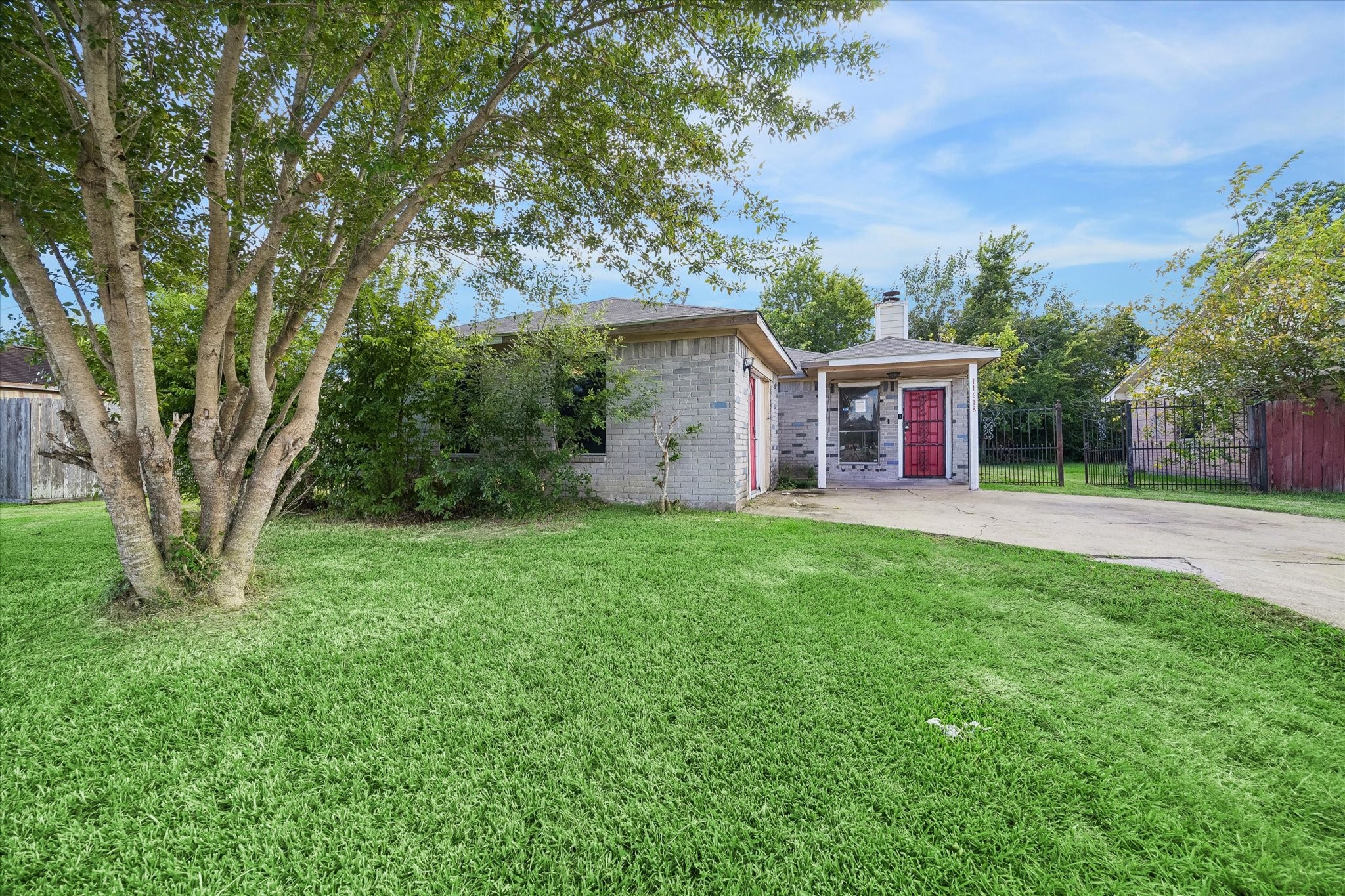 11618 Roandale Drive Property Photo 2